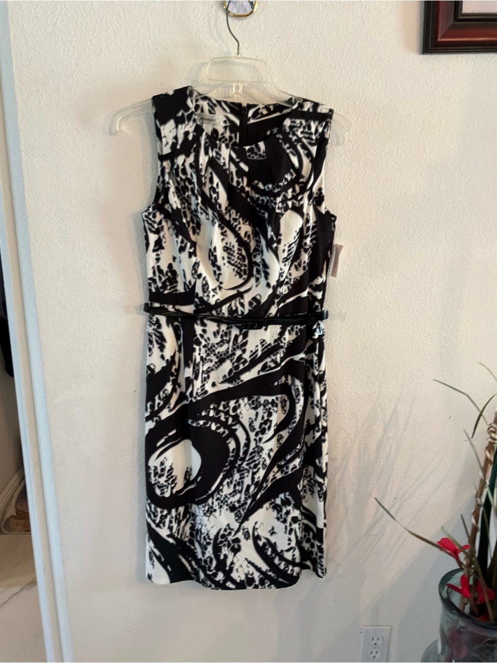 dressbarn Black and White Abstract Print Sheath Dress - Picture 9 of 10